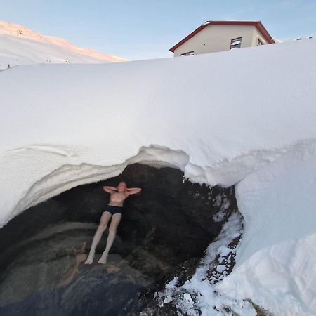 Hotel Laugarholl With Natural Hot Spring هولمافيك المظهر الخارجي الصورة
