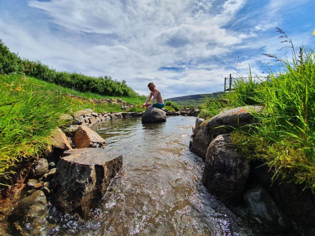 Hotel Laugarholl With Natural Hot Spring هولمافيك المظهر الخارجي الصورة