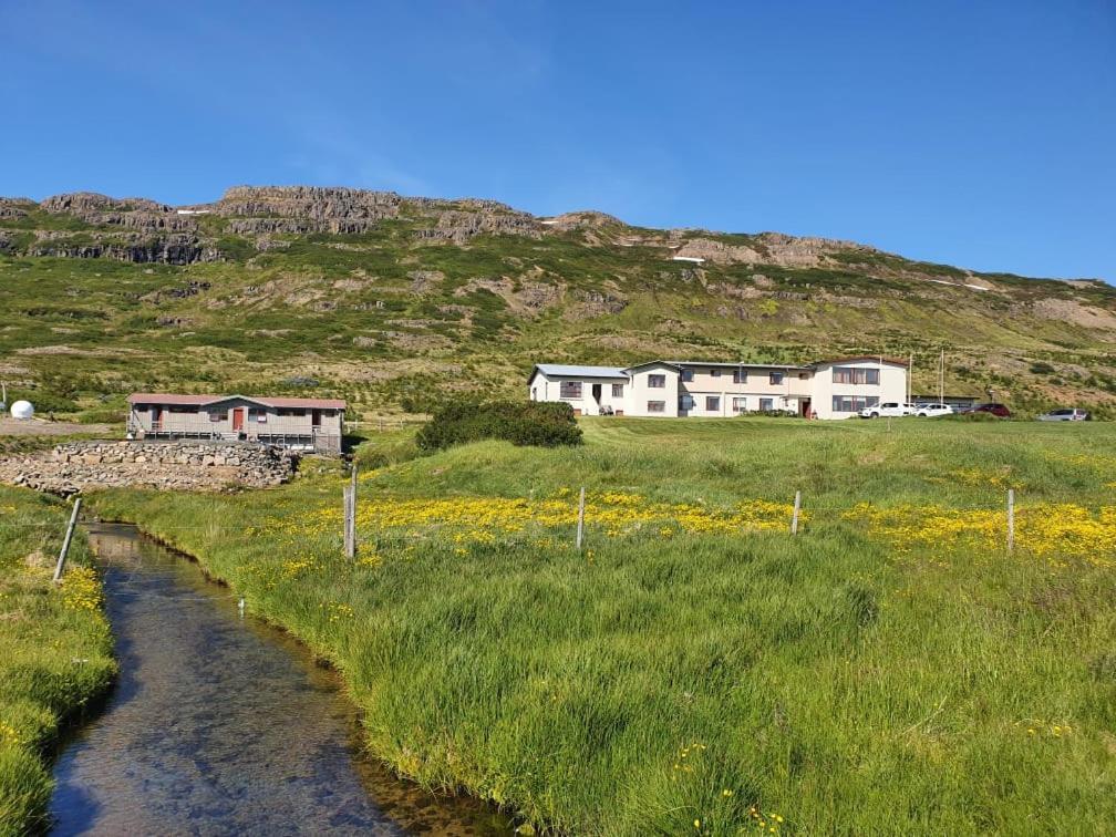 Hotel Laugarholl With Natural Hot Spring هولمافيك المظهر الخارجي الصورة
