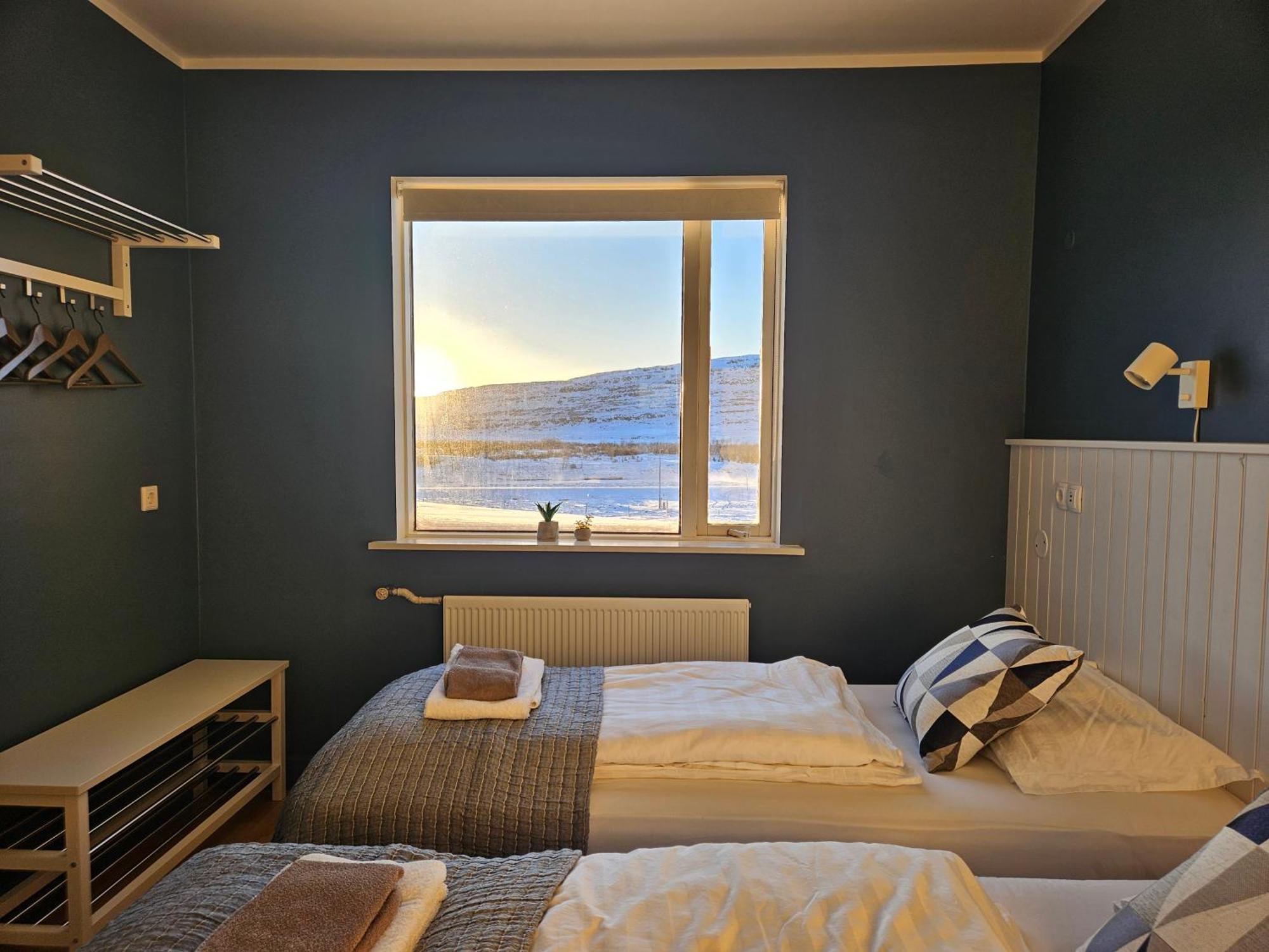 Hotel Laugarholl With Natural Hot Spring هولمافيك المظهر الخارجي الصورة