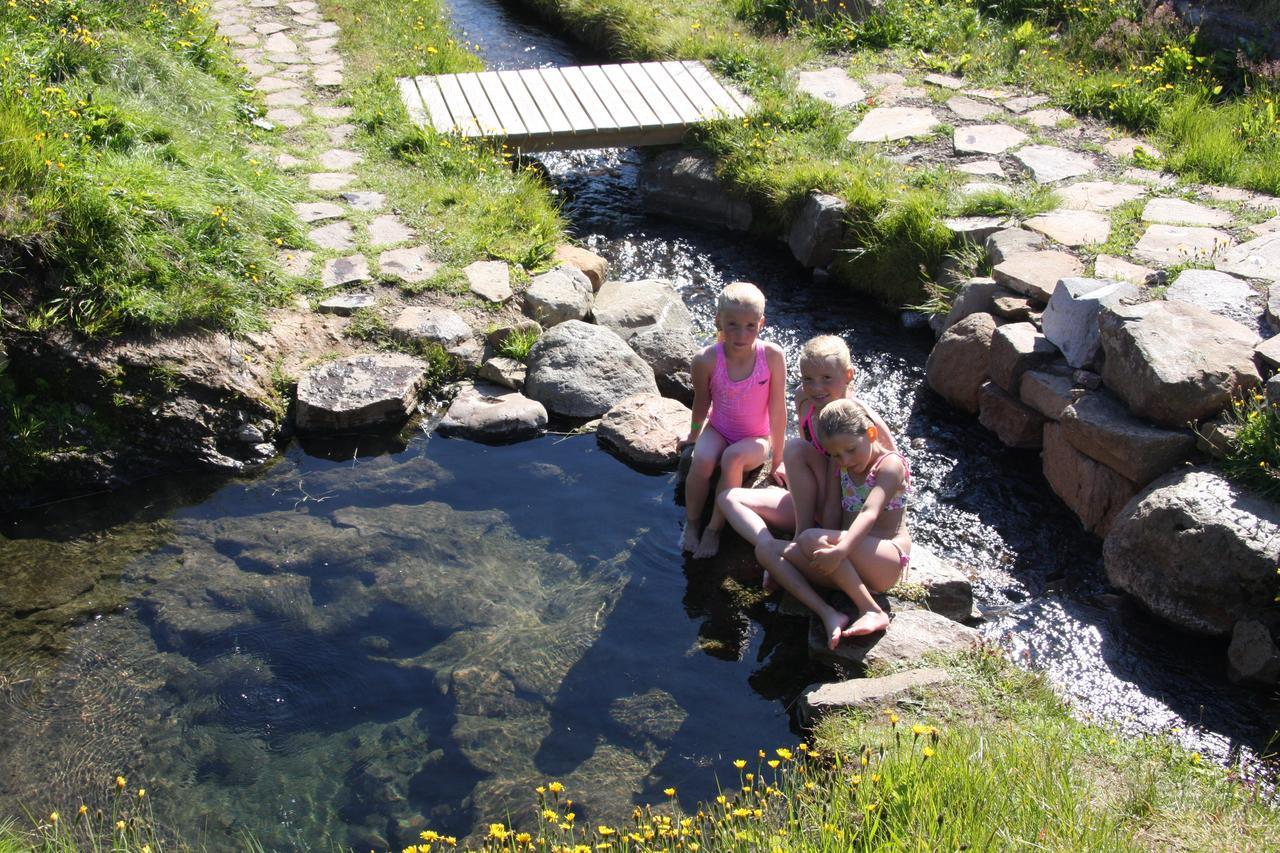 Hotel Laugarholl With Natural Hot Spring هولمافيك المظهر الخارجي الصورة